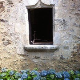 Creation of a window in an ancient house