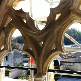 Bay window renovation in a roman church in the Charente